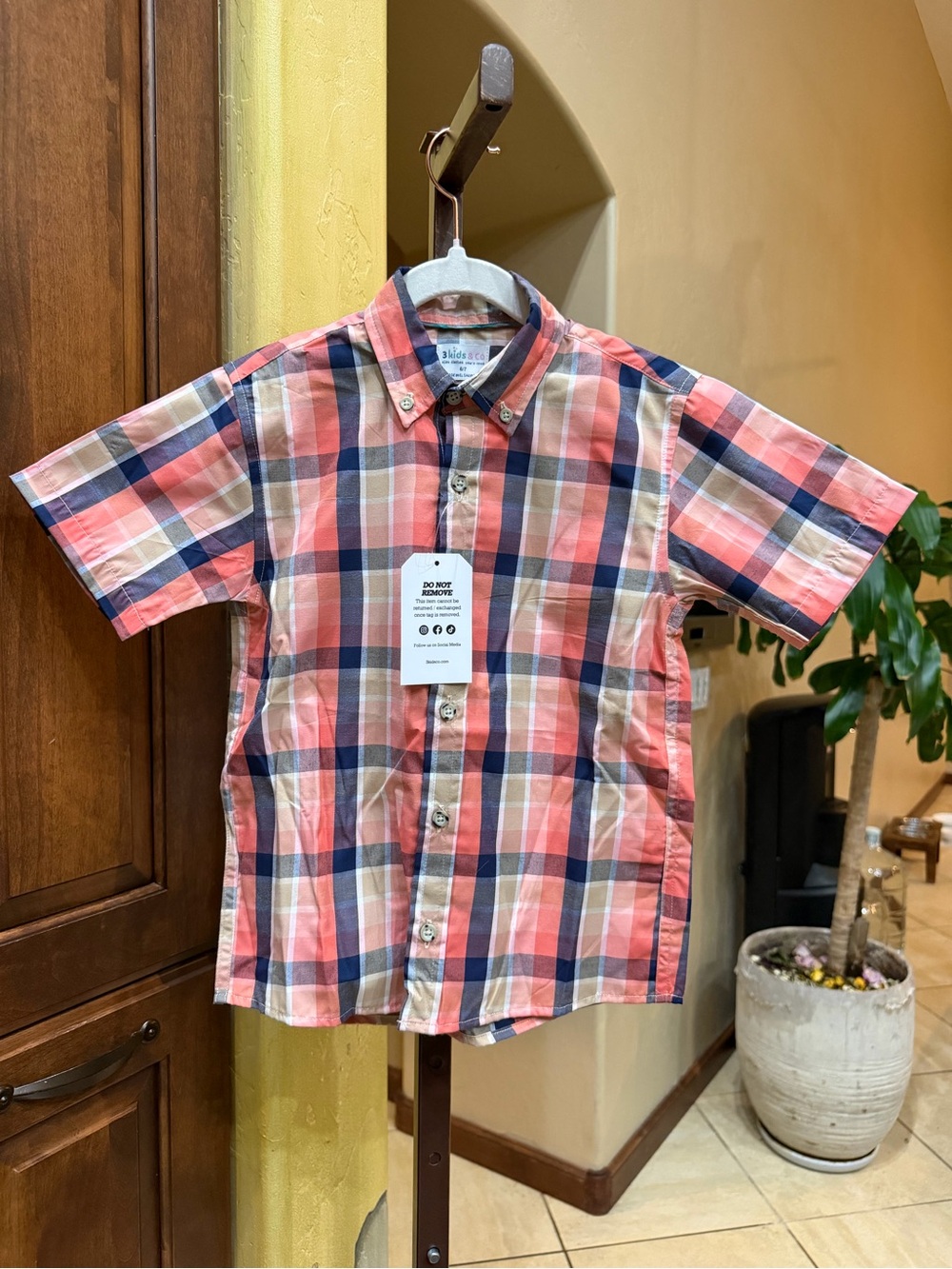 NWT Boys Short-Sleeve Plaid Button-Down Shirt - Coral/Navy Size 6/7